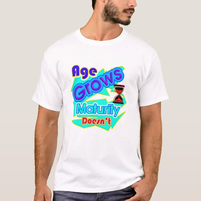 Åldern Växer, Mognad Gör Det Inte, Typografi T-Shi T Shirt (Framsida)