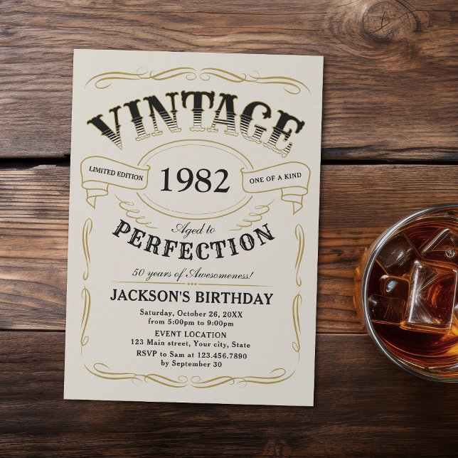Ålderswhisky som Vintagen bjudits in till Inbjudningar (Any Age Whiskey themed surprise 50th birthday Invitation gold beige)