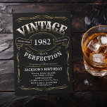 Ålderswhisky som Vintagen bjudits in till Inbjudningar<br><div class="desc">Den här svarta och guld-roligtens åldras till fulländningsdag på vuxen är underbar för 30:e,  40:e,  50:e,  60:e,  70:e,  80:e,  90:e eller andra födelsedagsfester,  överraskande vintage eller andra party! Anpassningsbar det med er egen text och party-information.</div>