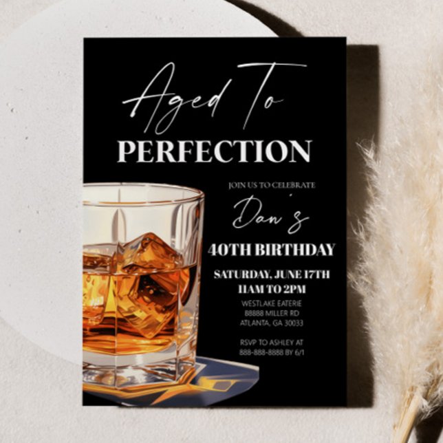 Åldrad till perfektion whiskyglas födelsedagsfest inbjudningar (Skapare uppladdad)