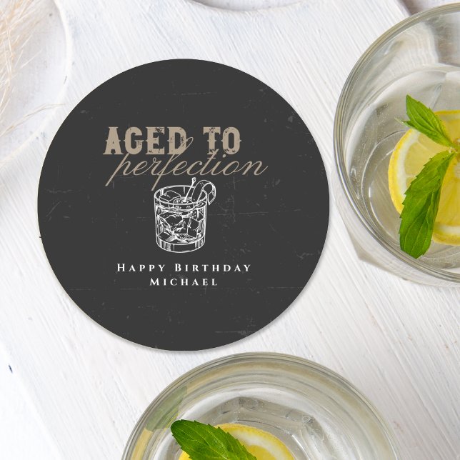 Åldras till Perfection Black Whiskey-Födelsedagsfe Underlägg Papper Rund (Skapare uppladdad)