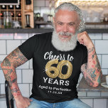 Åldras till Perfektion 60:e födelsedagen T-Shirt<br><div class="desc">Trendig svart och guld sextioårsdag t-shirt med sextio guld hellium-ballonger,  talesättet "fuskar till 60 år",  "åldras till perfektion" och datumet.</div>