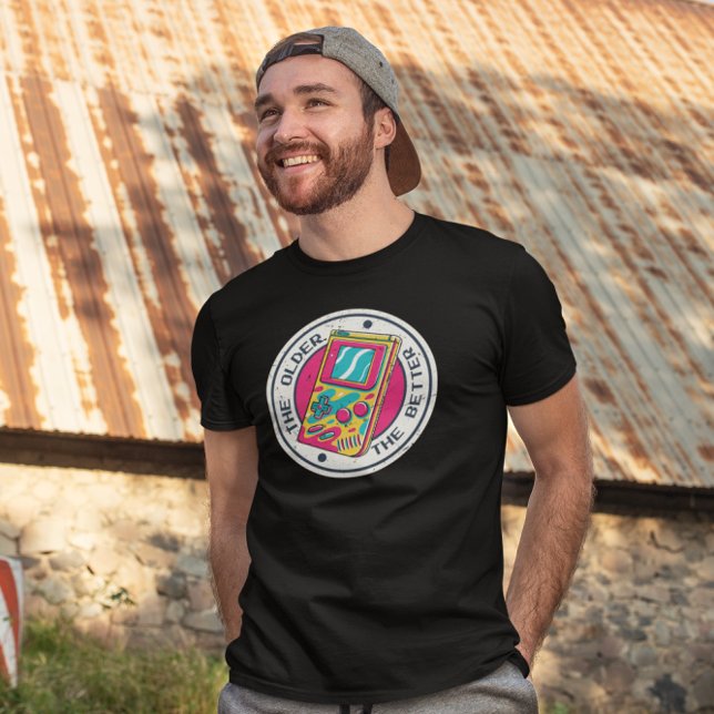 Äldre bättre - roligt Retro-spelaren T Shirt (Skapare uppladdad)