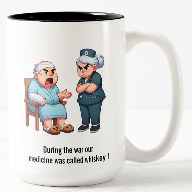 Äldre patienter Yelling at an Exhausted Nurse Två-Tonad Mugg (Skapare uppladdad)