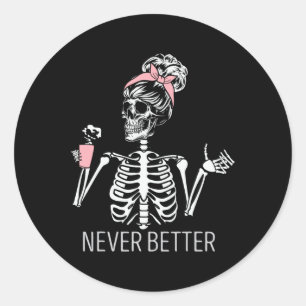 Aldrig bättre Skeleton som dricker kaffe Halloween Runt Klistermärke