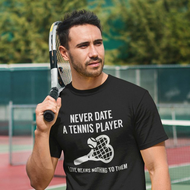 Aldrig dejta en tennis Player Tee (Skapare uppladdad)