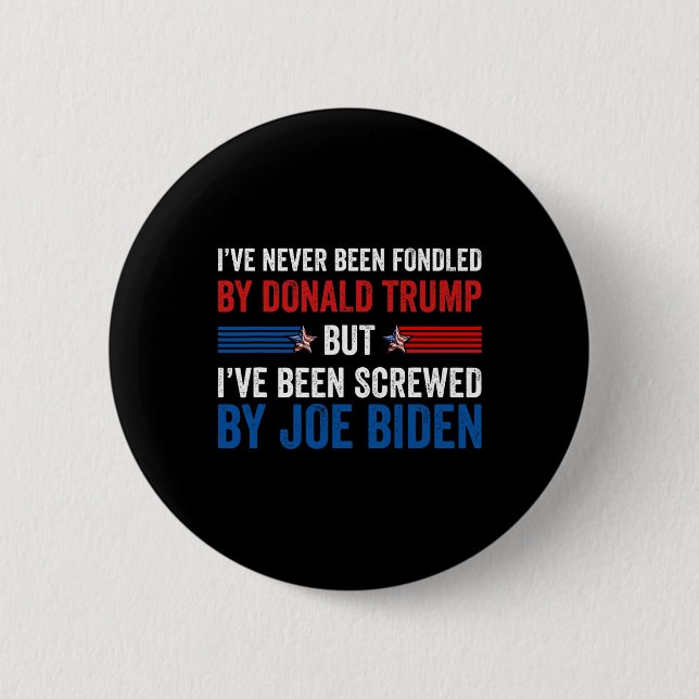 Aldrig Fondated av Donald Trump men Joe Biden 2 Knapp (Framsida)