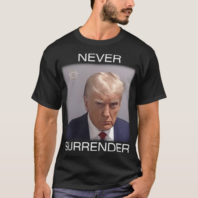 Aldrig Ge Sig - Trump Fotografi (Vit Text) T Shirt (Framsida)