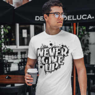 ALDRIG GE UP, Motiverad, Black&White-spray färg T Shirt