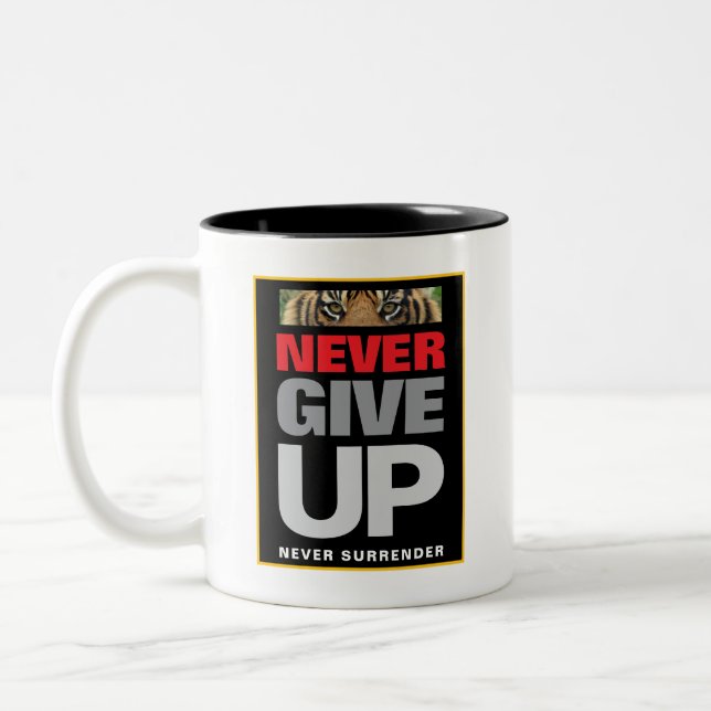 Aldrig Ge Upp Aldrig Överge Motivationscitat Två-Tonad Mugg (Vänster)