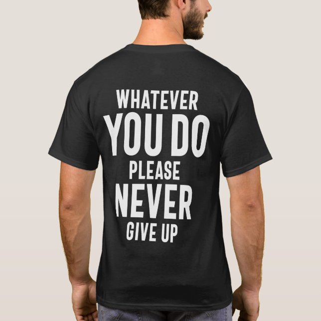 Aldrig Ge upp Motiveringsoffertgåva T Shirt (Baksida)