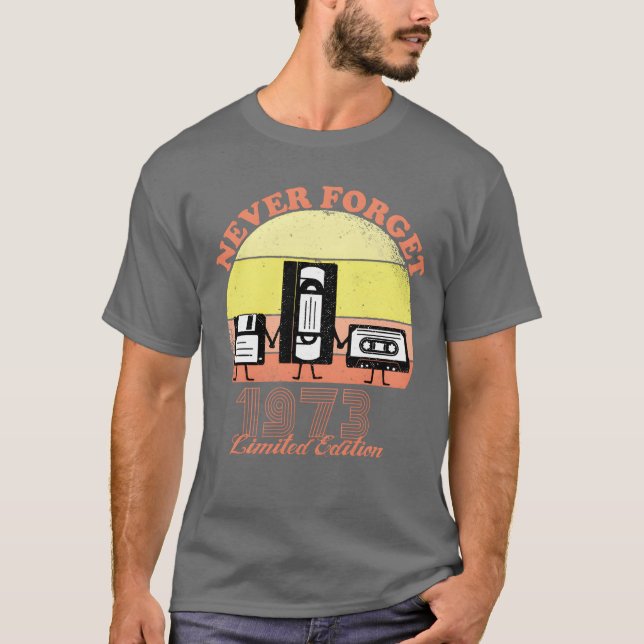 Aldrig glömma 1973 Födelsedag Limited Edition Vin T Shirt (Framsida)