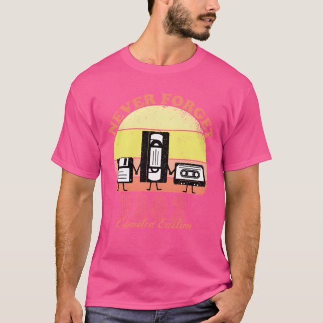 Aldrig Glömma 1982 Födelsedagsbegränsad utgåva Vin T Shirt (Framsida)