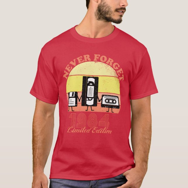 Aldrig glömma 1984 Födelsedagsbegränsad utgåva Vin T Shirt (Framsida)