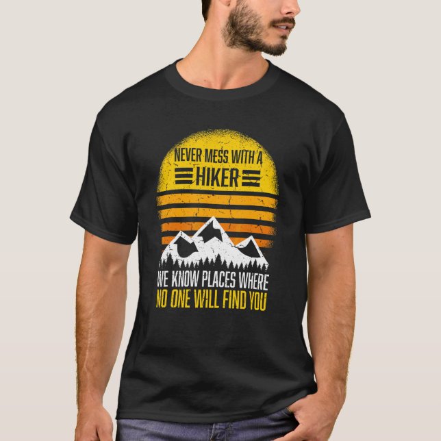 Aldrig  med en Hiker-anställning T Shirt (Framsida)