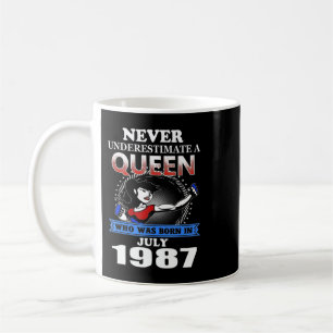 ALDRIG ODERESTIMAT A Queen Born i juli 1987 NEVE Kaffemugg