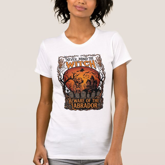 Aldrig sinne häxa akta Labrador Halloween spökhus T Shirt (Framsida)