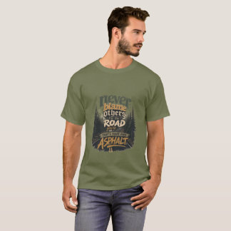Aldrig skylla andra – Skylla på vägens asfalt T-Sh T Shirt
