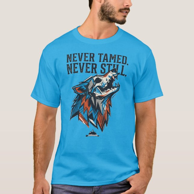 Aldrig Tammad Varg Äventyrsanda Vild Frihet  T Shirt (Framsida)