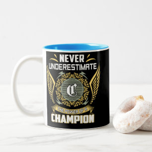 Aldrig Underskatta En Champions Kraft Två-Tonad Mugg