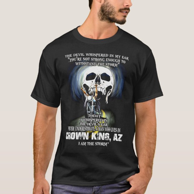 Aldrig underskatta en CROWN KING AZ Man T Shirt (Framsida)