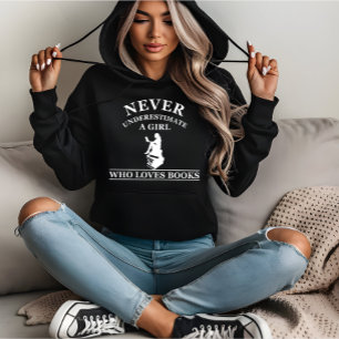 aldrig underskatta en flicka som kärlek bokar t shirt