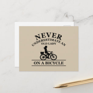 Aldrig underskatta en gammal dam på en cykel helg vykort