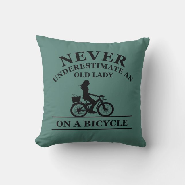 Aldrig underskatta en gammal dam på en cykel kudde (Framsida)