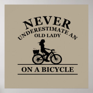 Aldrig underskatta en gammal dam på en cykel poster