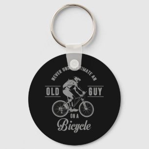 Aldrig underskatta en gammal kille på en cykel. nyckelring