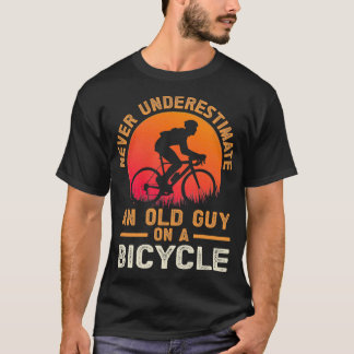 Aldrig underskatta en gammal kille på en cykel? t shirt