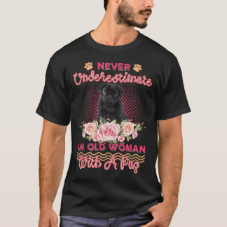 Aldrig underskatta en gammal kvinna med en Pug rol T Shirt