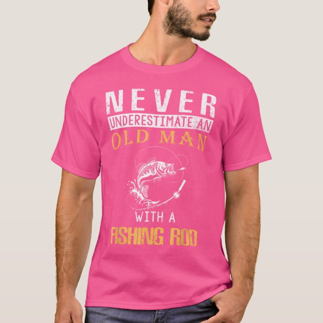 Aldrig underskatta en gammal man med en fisketur t shirt (Framsida)