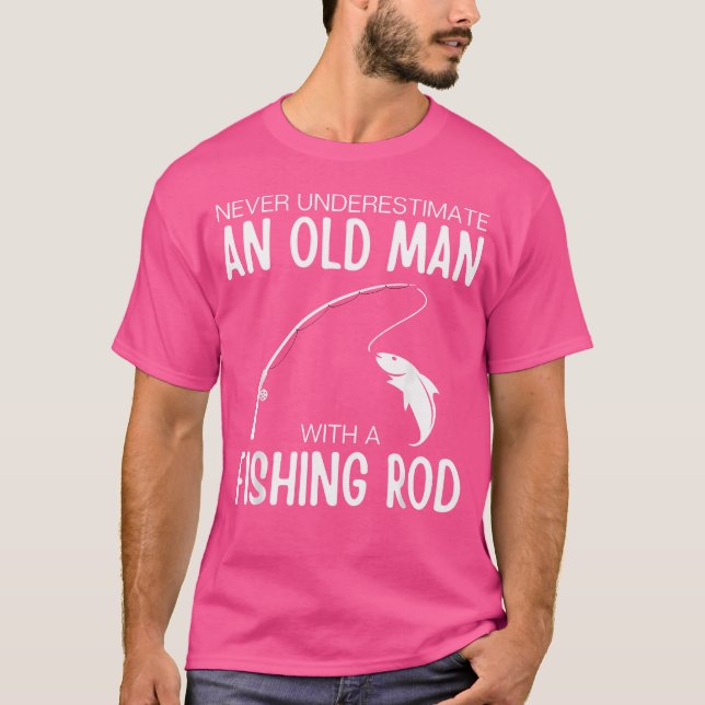 Aldrig underskatta en gammal man med en fisketur t shirt (Framsida)