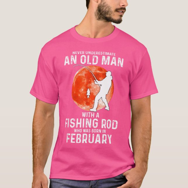 Aldrig underskatta en gammal man med en fisketur t shirt (Framsida)