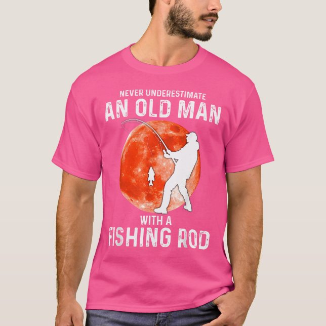 Aldrig underskatta en gammal man med en fisketur t shirt (Framsida)