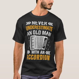 Aldrig underskatta en gammal man med en kordion M T Shirt