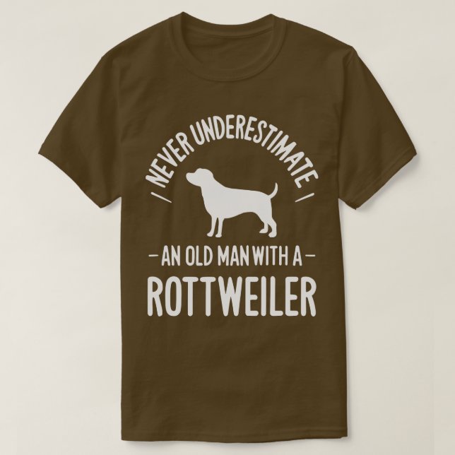 aldrig underskatta en gammal man med en rott t shirt (Design framsida)