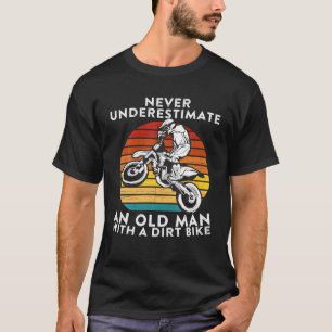 Aldrig underskatta en gammal man med en smutsig bi t shirt
