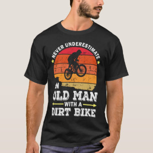 Aldrig underskatta en gammal man med en smutsig bi t shirt