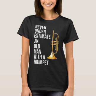 Aldrig underskatta en gammal man med ett trumpet p t shirt