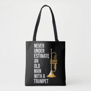 Aldrig underskatta en gammal man med ett trumpet p tygkasse