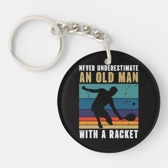Aldrig underskatta en gammal man med pickleball  (Framsidan)