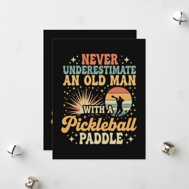 Aldrig underskatta en gammal man med Pickleball  Julkort (Fram/Back In Situ)