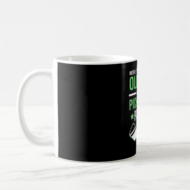 Aldrig Underskatta En Gammal Man Med Pickleball Kaffemugg (Vänster)