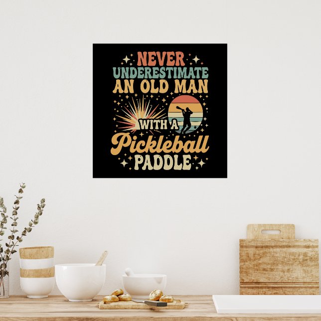 Aldrig-underskatta en gammal man med Pickleball  Poster (Kök)