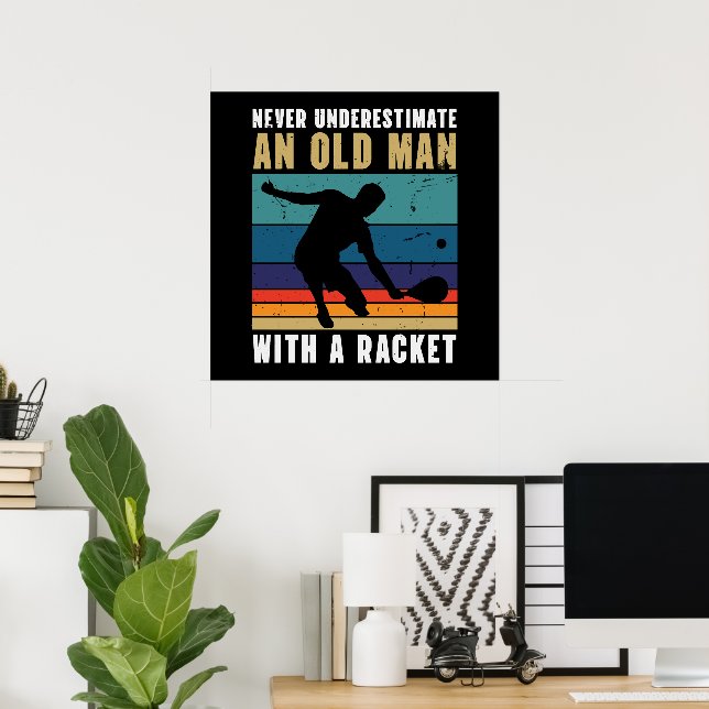 Aldrig underskatta en gammal man med pickleball  poster (Hemmakontoret)