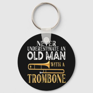 Aldrig underskatta en gammal man med trombens giva nyckelring