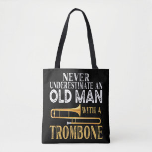 Aldrig underskatta en gammal man med trombens giva tygkasse