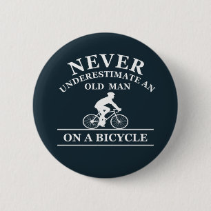 aldrig underskatta en gammal man på en cykel knapp